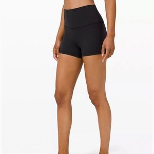 Black Lululemon high rise align 4” short